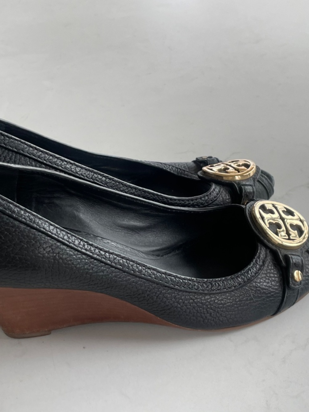 TORY BURCH Sally Black Pebbled Leather Peep Toe Wedge Pumps Size 8M